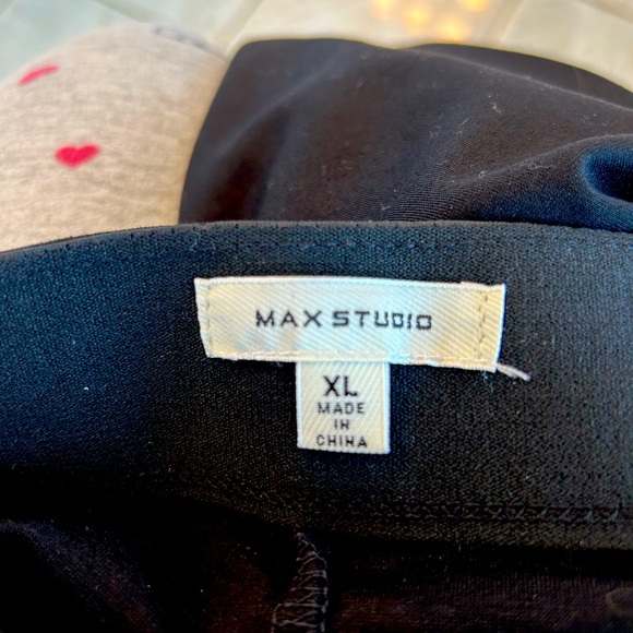 Women’s XL Max Studio wide leg dress pants in black. Rayon/nylon/spandex blend - Picture 3 of 4